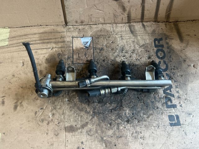 bontott AUDI A4 B5 Porlasztó Sor / Híd