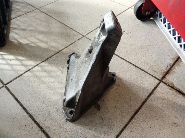 bontott AUDI A4 B5 Váltó Tartó Bak (Pozíciófüggetlen)