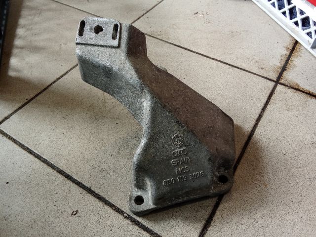 bontott AUDI A4 B5 Váltó Tartó Bak (Pozíciófüggetlen)