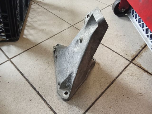 bontott AUDI A4 B5 Váltó Tartó Bak (Pozíciófüggetlen)