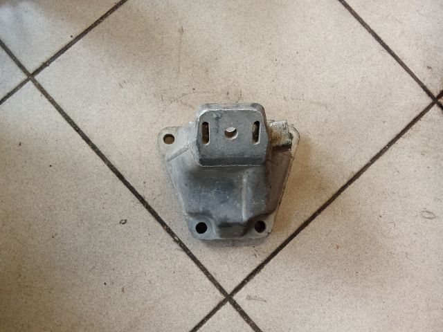 bontott AUDI A4 B5 Váltó Tartó Bak (Pozíciófüggetlen)