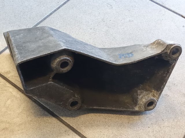 bontott AUDI A4 B5 Váltó Tartó Bak (Pozíciófüggetlen)