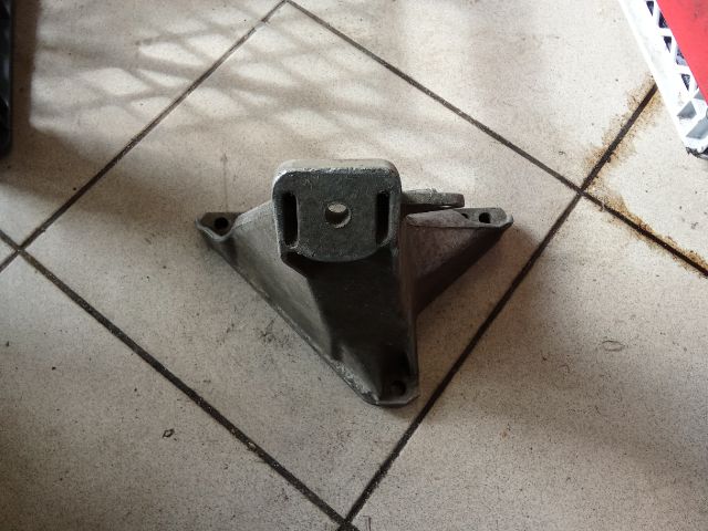 bontott AUDI A4 B5 Váltó Tartó Bak (Pozíciófüggetlen)