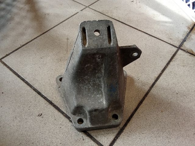 bontott AUDI A4 B5 Váltó Tartó Bak (Pozíciófüggetlen)