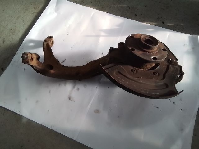 bontott AUDI A4 B5 Bal első Csonkállvány Kerékaggyal