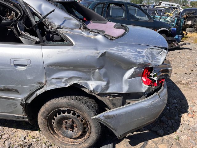 bontott AUDI A4 B5 Bal első Csonkállvány Kerékaggyal