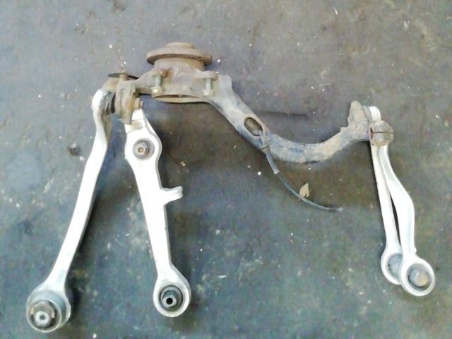 bontott AUDI A4 B5 Bal első Csonkállvány Kerékaggyal