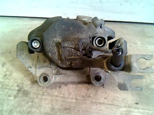 bontott AUDI A4 B5 Bal első Féknyereg Munkahengerrel