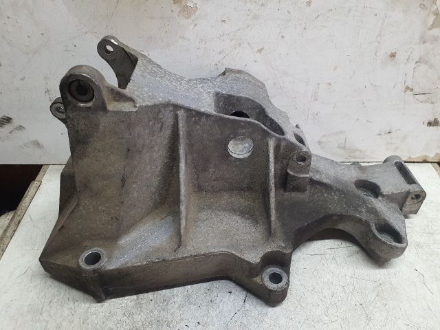 bontott AUDI A4 B5 Generátor Tartó Bak
