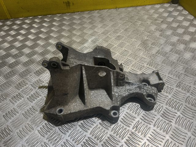 bontott AUDI A4 B5 Generátor Tartó Bak