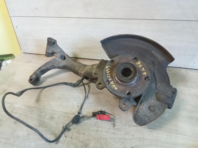 bontott AUDI A4 B5 Jobb első Csonkállvány Kerékaggyal