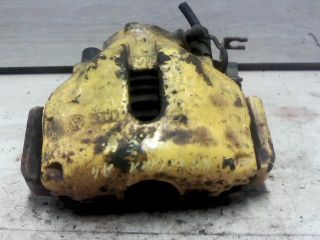 bontott AUDI A4 B5 Jobb első Féknyereg Munkahengerrel