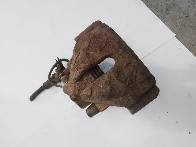 bontott AUDI A4 B5 Jobb első Féknyereg Munkahengerrel