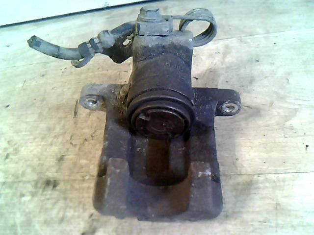 bontott AUDI A4 B5 Jobb hátsó Féknyereg Munkahengerrel