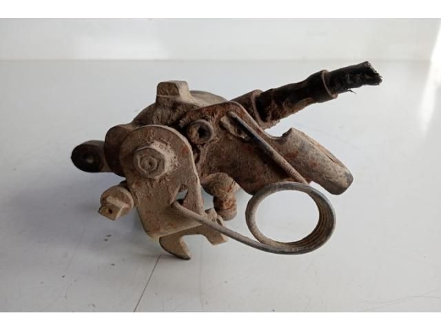 bontott AUDI A4 B5 Jobb hátsó Féknyereg Munkahengerrel