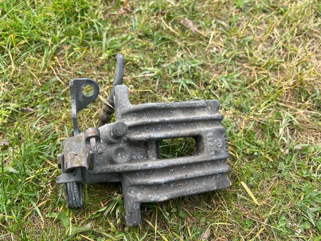 bontott AUDI A4 B5 Jobb hátsó Féknyereg Munkahengerrel