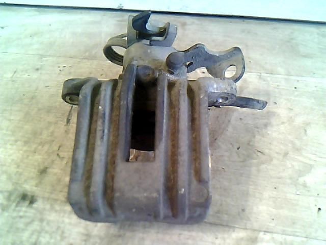 bontott AUDI A4 B5 Jobb hátsó Féknyereg Munkahengerrel