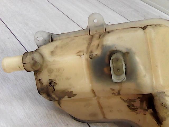 bontott AUDI A4 B5 Kiegyenlítő Tartály
