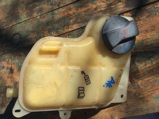 bontott AUDI A4 B5 Kiegyenlítő Tartály