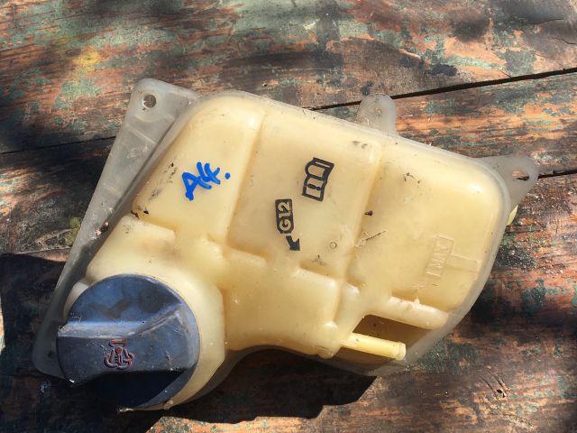 bontott AUDI A4 B5 Kiegyenlítő Tartály