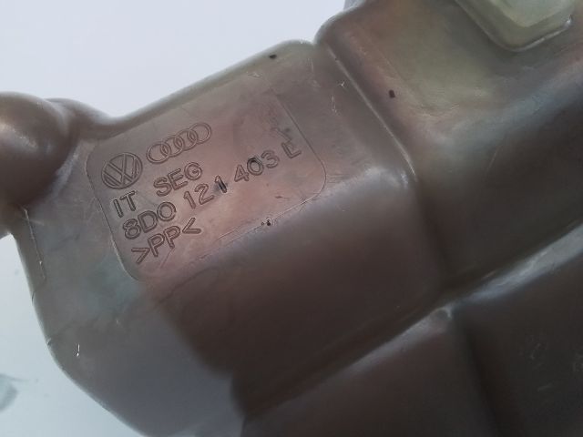 bontott AUDI A4 B5 Kiegyenlítő Tartály