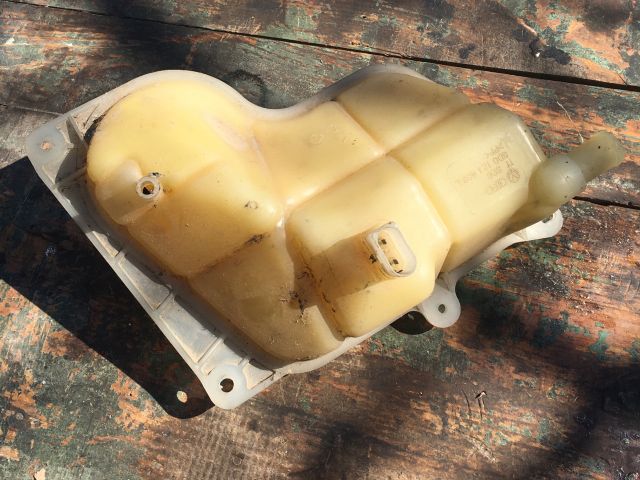 bontott AUDI A4 B5 Kiegyenlítő Tartály