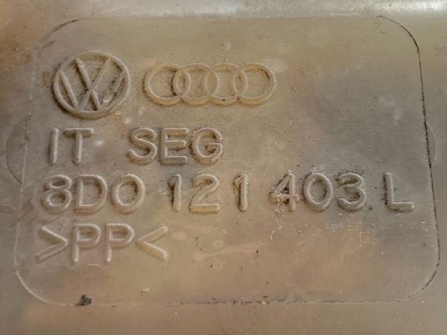 bontott AUDI A4 B5 Kiegyenlítő Tartály