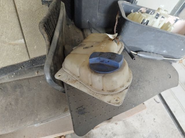 bontott AUDI A4 B5 Kiegyenlítő Tartály