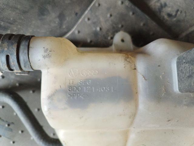 bontott AUDI A4 B5 Kiegyenlítő Tartály