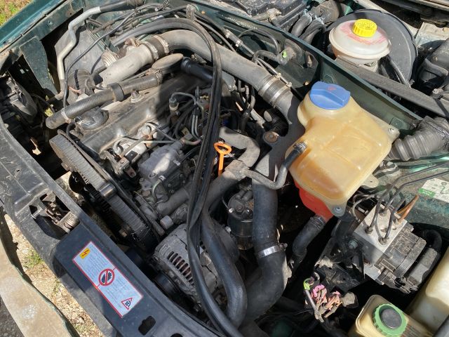 bontott AUDI A4 B5 Motor (Fűzött blokk hengerfejjel)