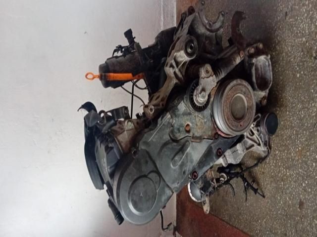 bontott AUDI A4 B5 Motor (Fűzött blokk hengerfejjel)