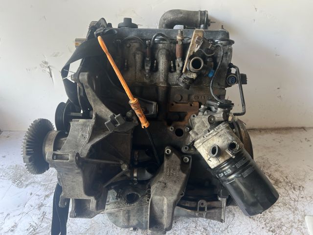 bontott AUDI A4 B5 Motor (Fűzött blokk hengerfejjel)