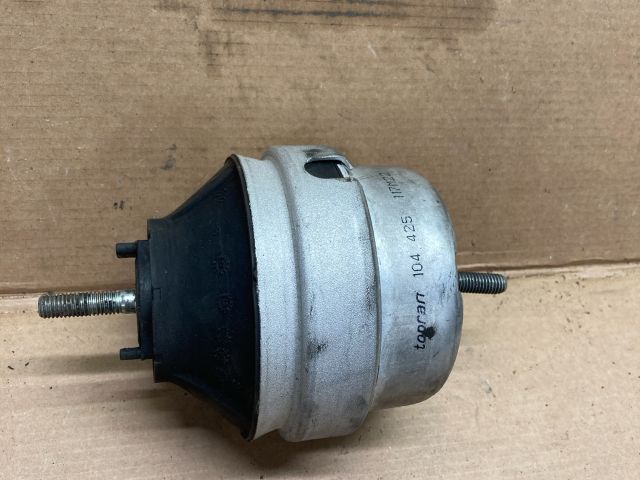 bontott AUDI A4 B5 Motor Tartó Bak (Pozíciófüggetlen)