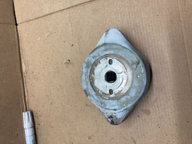 bontott AUDI A4 B5 Váltó Tartó Bak (Pozíciófüggetlen)