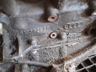 bontott AUDI A4 B5 Motor (Fűzött blokk hengerfejjel)