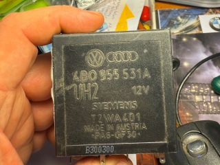 bontott AUDI A4 B5 Ablaktörlő Relé