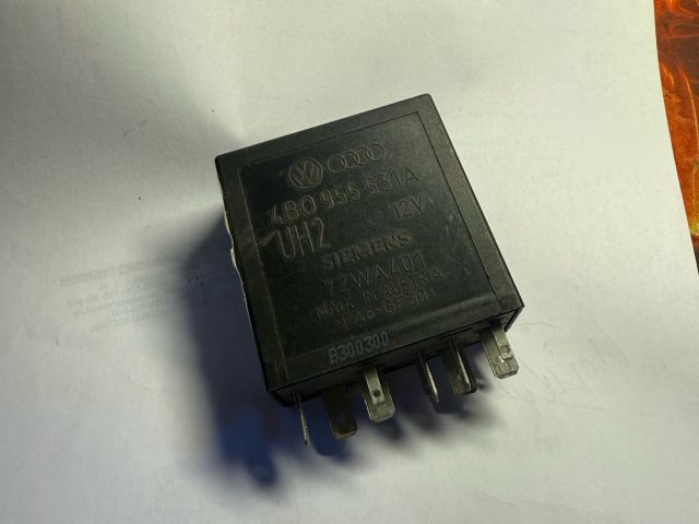 bontott AUDI A4 B5 Ablaktörlő Relé