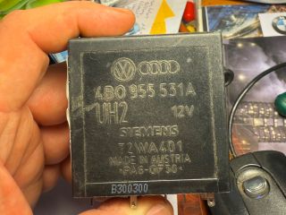 bontott AUDI A4 B5 Ablaktörlő Relé