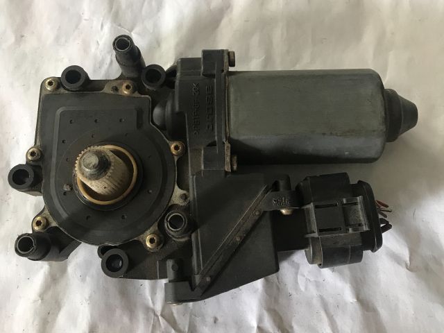 bontott AUDI A4 B5 Bal első Ablakemelő Motor