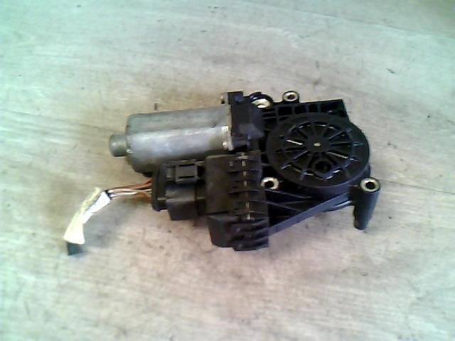 bontott AUDI A4 B5 Bal első Ablakemelő Motor