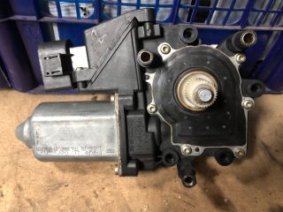 bontott AUDI A4 B5 Bal első Ablakemelő Motor