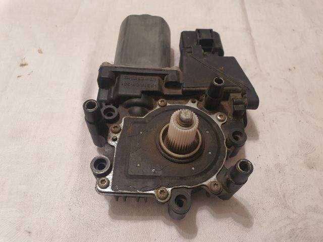 bontott AUDI A4 B5 Bal első Ablakemelő Motor