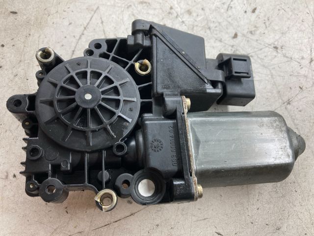 bontott AUDI A4 B5 Bal első Ablakemelő Motor