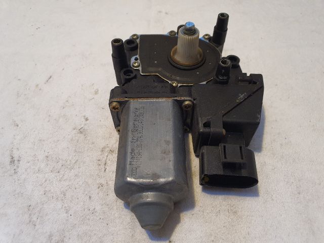 bontott AUDI A4 B5 Bal első Ablakemelő Motor