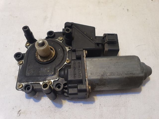 bontott AUDI A4 B5 Bal első Ablakemelő Motor