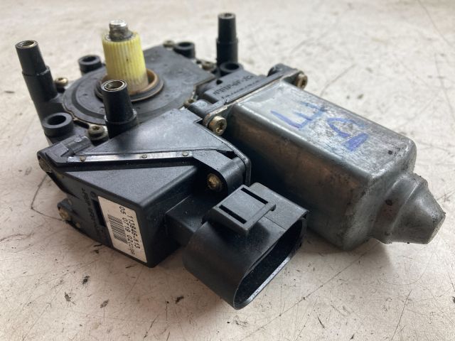 bontott AUDI A4 B5 Bal első Ablakemelő Motor