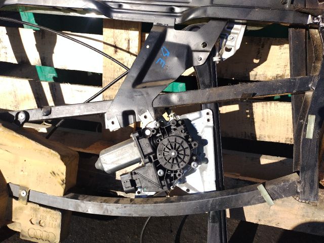 bontott AUDI A4 B5 Bal első Ablakemelő Szerkezet (Elektromos)