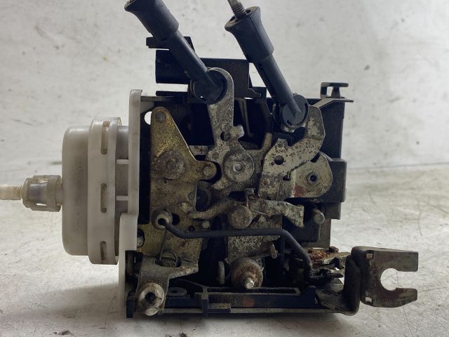 bontott AUDI A4 B5 Bal első Ajtózár