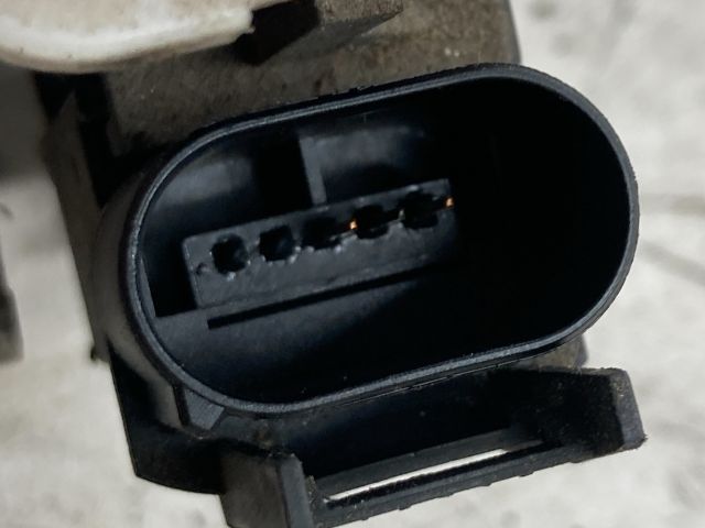 bontott AUDI A4 B5 Bal első Ajtózár