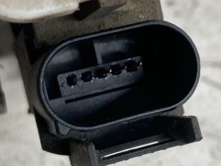 bontott AUDI A4 B5 Bal első Ajtózár